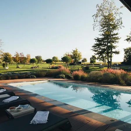 Villa Calvia Crispinilla By Guide *